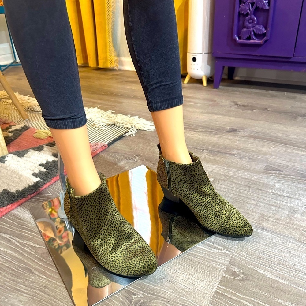 OLD NAVY Green leopard suede booties sz 8 - Picture 7 of 11